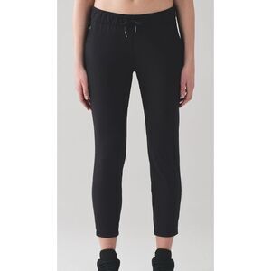 Lululemon On The Fly Black stretch COMFORT Pants 28" size 2